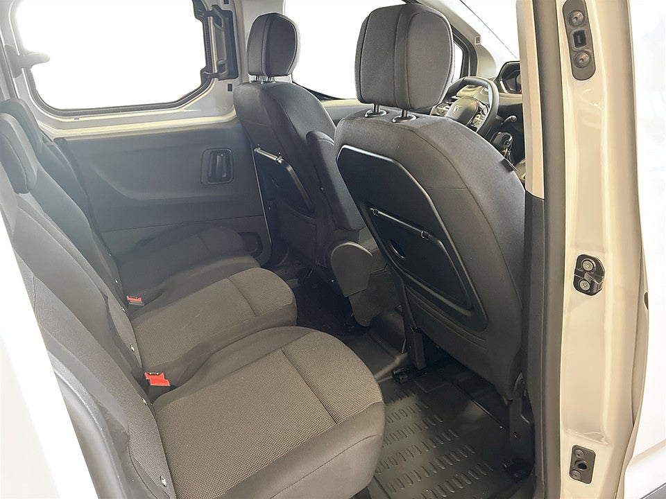 Bild på Peugeot Partner Crew Cab 130hk Aut - EDITION! SERVICE & V-HJUL INGÅR!