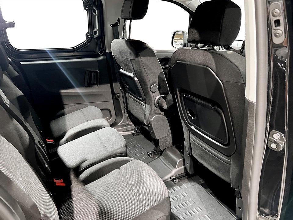 Bild på Peugeot Partner Crew Cab 130hk Aut - EDITION! SERVICE & V-HJUL INGÅR!