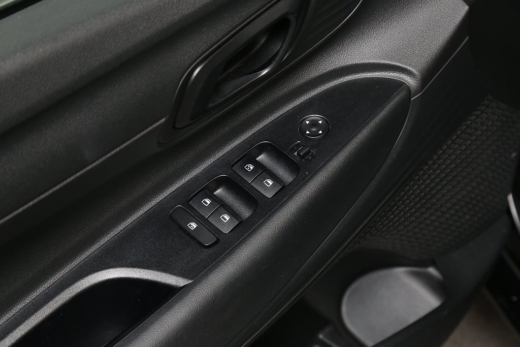 Hyundai i20 1,2 MPi 84hk Essential Kamera CarPlay 1ägare P-sensor 2021