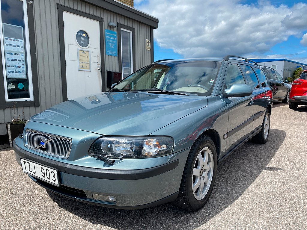 Volvo V70 2.5T AWD 210hk Business *LÅGMIL *Endast 3 Brukare*