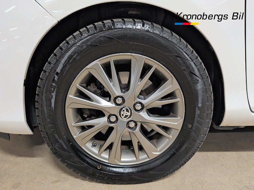 Toyota Yaris Hybrid Active 101 hk Automat  – bild 15