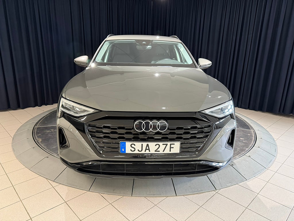 Audi q8-e-tron 2024 - miniatyr 2