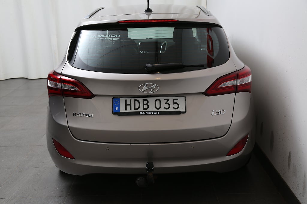 Hyundai i30 1,6 GDI 135hk Premium Kombi Kamera Keyless Navi Drag 2017
