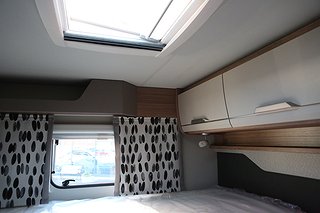 Husbil-integrerad Knaus Van Ti 640 11 av 23