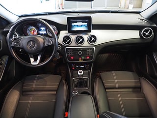 SUV Mercedes-Benz GLA 16 av 22