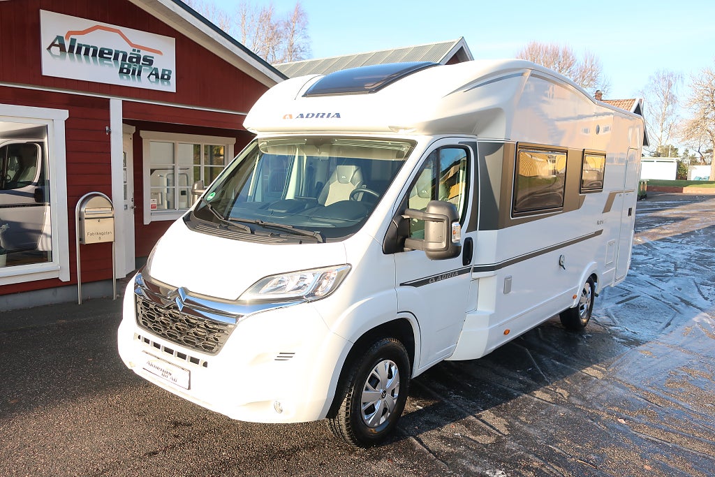 Adria Matrix 600 DT Axess /FÖRVARING V-DÄCK/Face2face/Grym planlösning