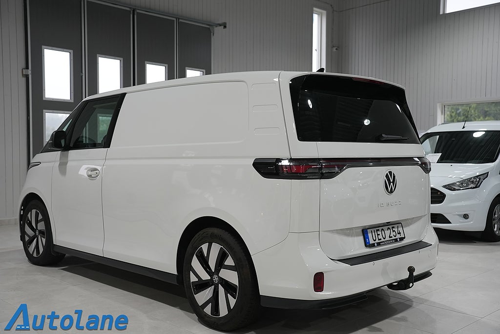 Volkswagen ID. Buzz Cargo 82kWh 204hk P-Värmare,Dragkrok,Kamera,CarPlay