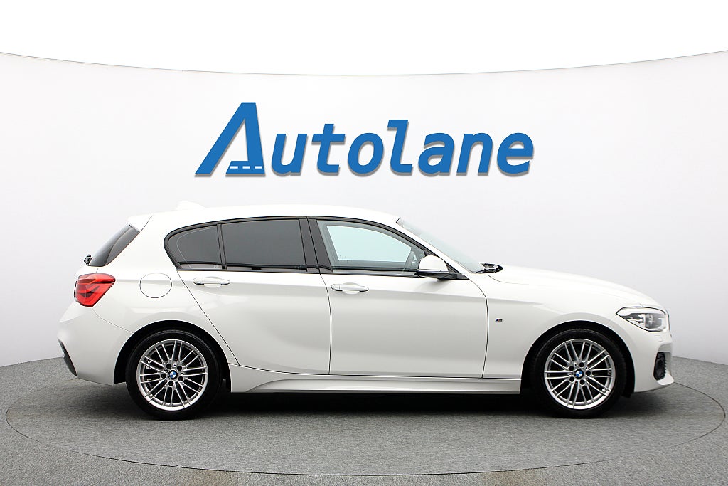 BMW 120i Automat M Sport, Shadow, Sensorer, Skinn 184hk