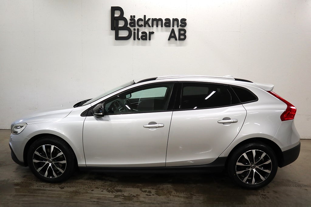 Volvo V40 Cross Country T3 Auto Momentum Skinn Navi Kamera Värmare Nyservad 