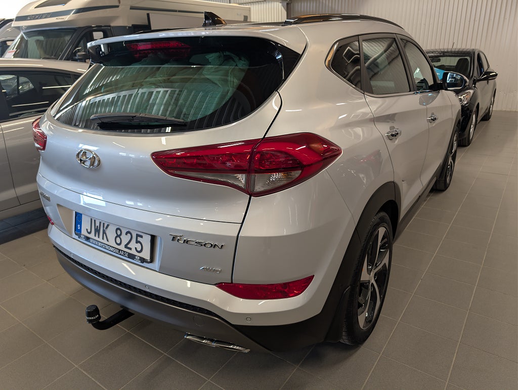 Hyundai Tucson 2.0 CRDi 4WD Premium Aut/Drag/Pano/M-värm/SoV thumbnail