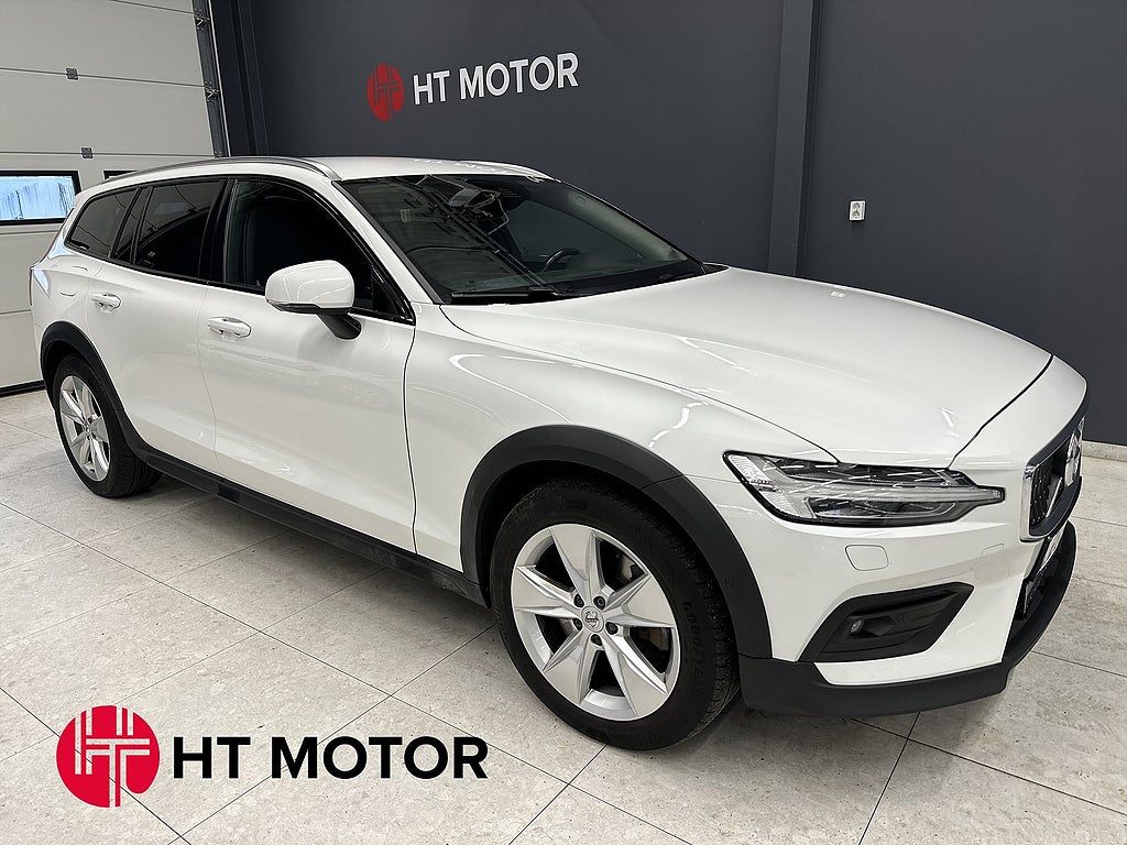 Volvo V60 Cross Country D4 AWD Momentum/B-Kamera/NAV/DRAGKROK/SKINN