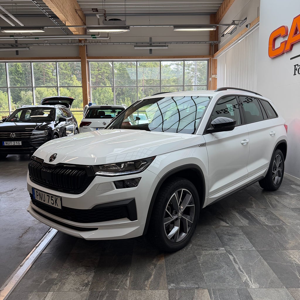 Skoda Kodiaq 2.0 TSI 4x4 Sportline 7-Sits Backkamera Apple Värmare