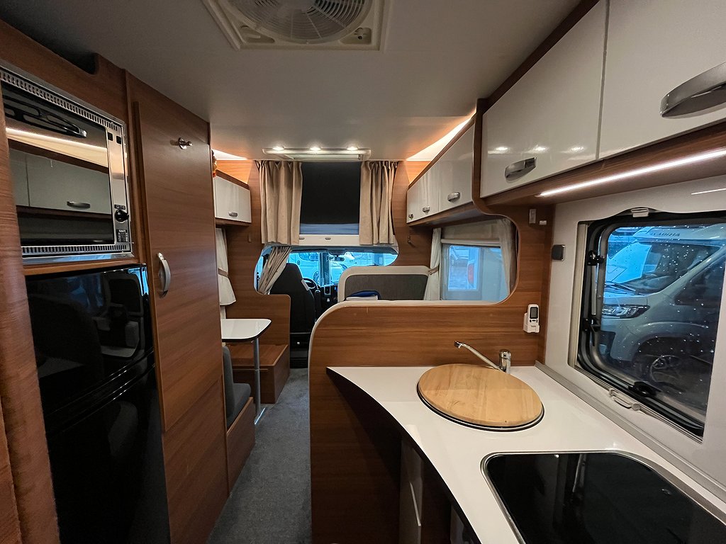 Elnagh Baron 22  / Automat / AC bodel / 7 bältad / B-körkort - Elnagh