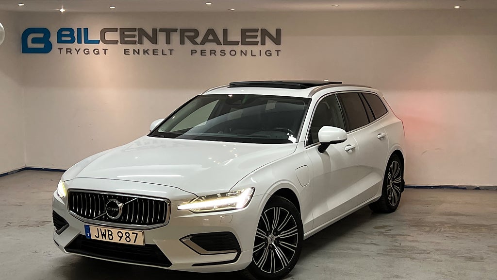 Volvo V60 T8 Twin Engine AWD |Inscription|B&W|Pano|Full utr
