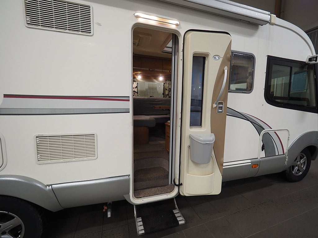 Rapido 10000 3.0 156hk AC Markis Solcell 2011