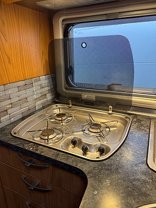 Husbil-halvintegrerad Bürstner Solano T 615 8 av 20