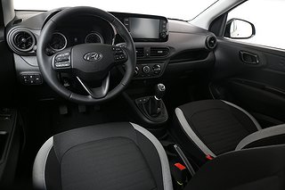Halvkombi Hyundai i10 7 av 17