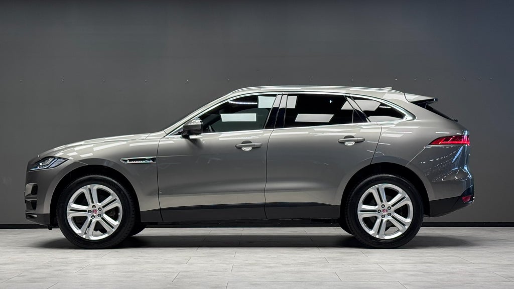 Jaguar F-PACE 2018 - miniatyr 5