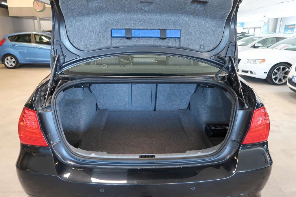 BMW 320 d Sedan Comfort, Dynamic Euro 5 2009, kuva 7/37