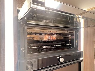 Husbil-integrerad Kabe TM IMPERIAL 910 T 19 av 38