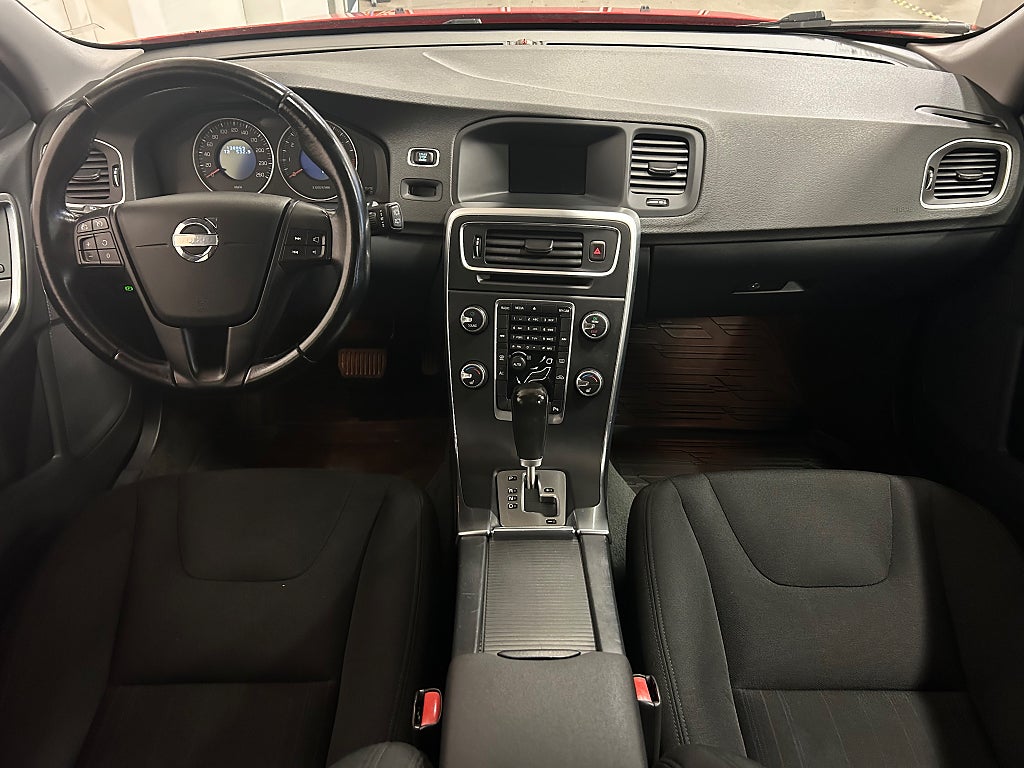 Volvo V60 T4F 180hk Aut Kinetic |Drag|Värmare|Keyless| 2012
