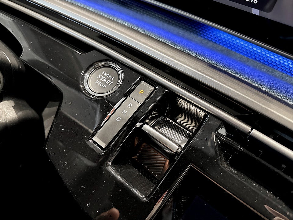 Bild på Peugeot E-3008 GT 86kWh 214hk Aut B-KAMERA CARPLAY