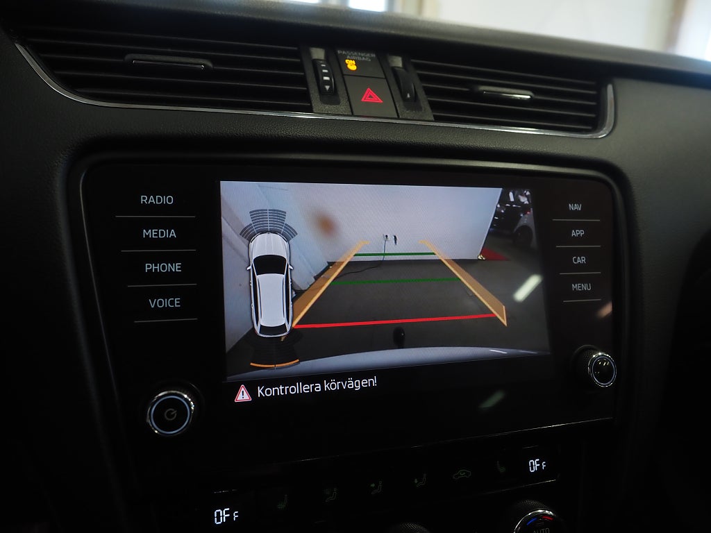 Skoda Octavia 1.0 TSI Style Premium Kamera Drag Canton P-Värm Navi 2018