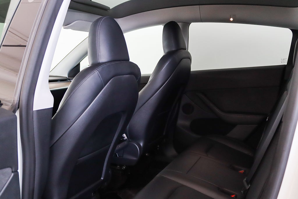 Tesla Model Y Performance 534hk Pano 1 Brukare Moms