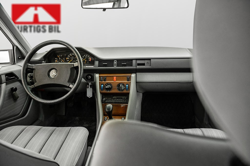 Mercedes-Benz 230 1989 - miniatyr 21