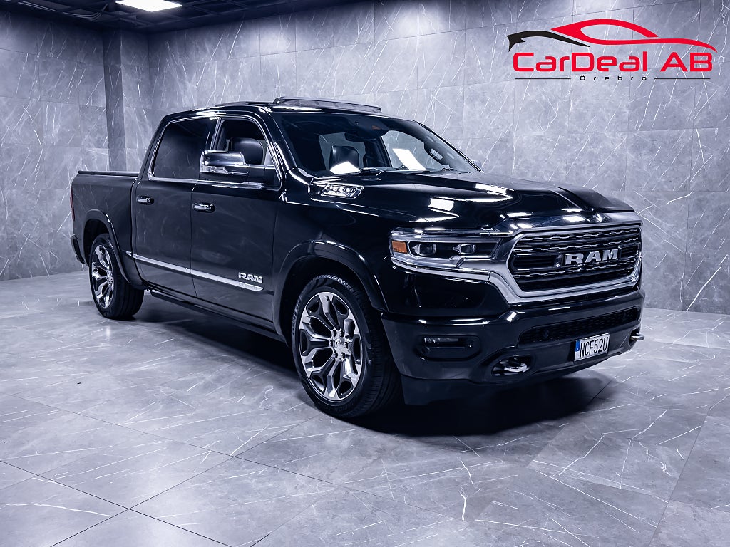 Dodge RAM 1500 Crew Cab 5.7 V8 HEMI Pano H/K MOMS *VÄLUTRUSTAD*
