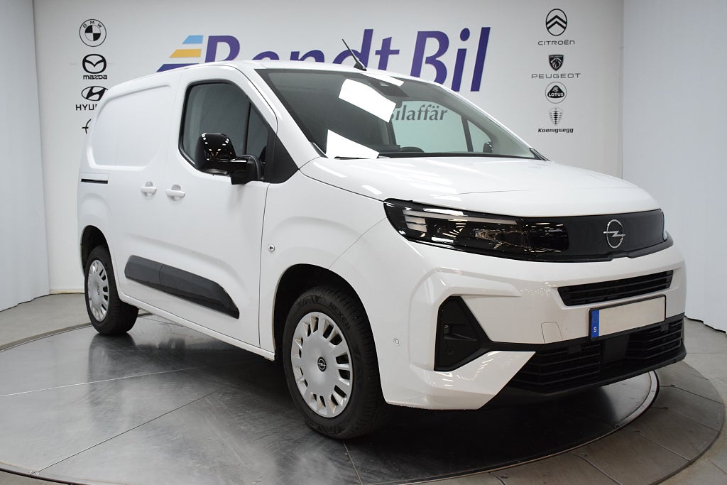 Opel Combo L1H1 ELITE/ Automat / Värmare & Dragpaket / Demo