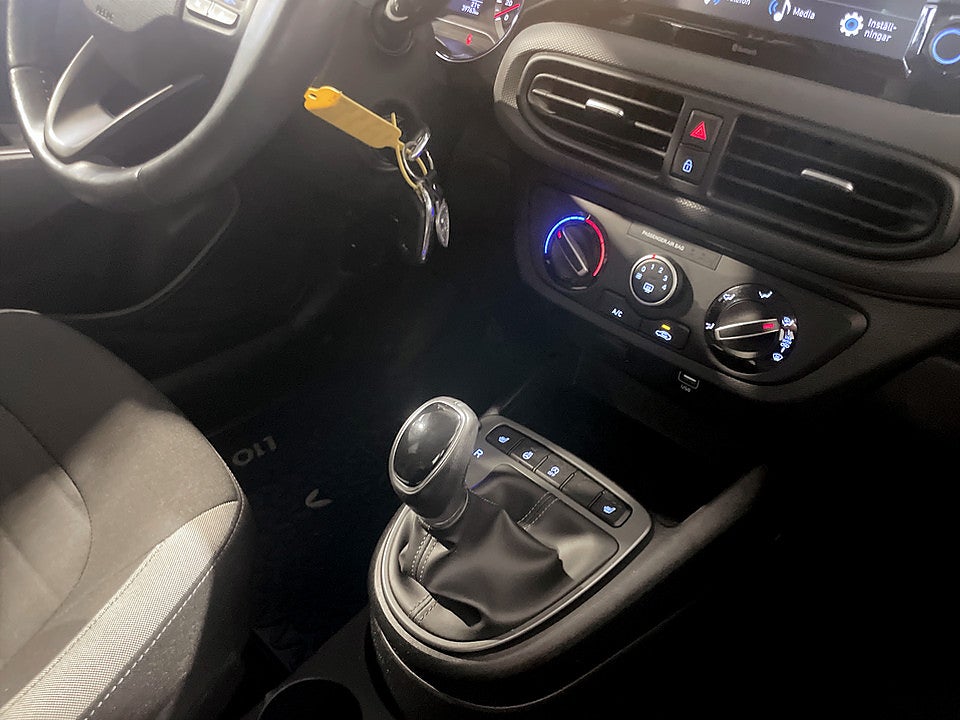 Bild på Hyundai i10 Essential 1.0 blue 67hk Aut CARPLAY
