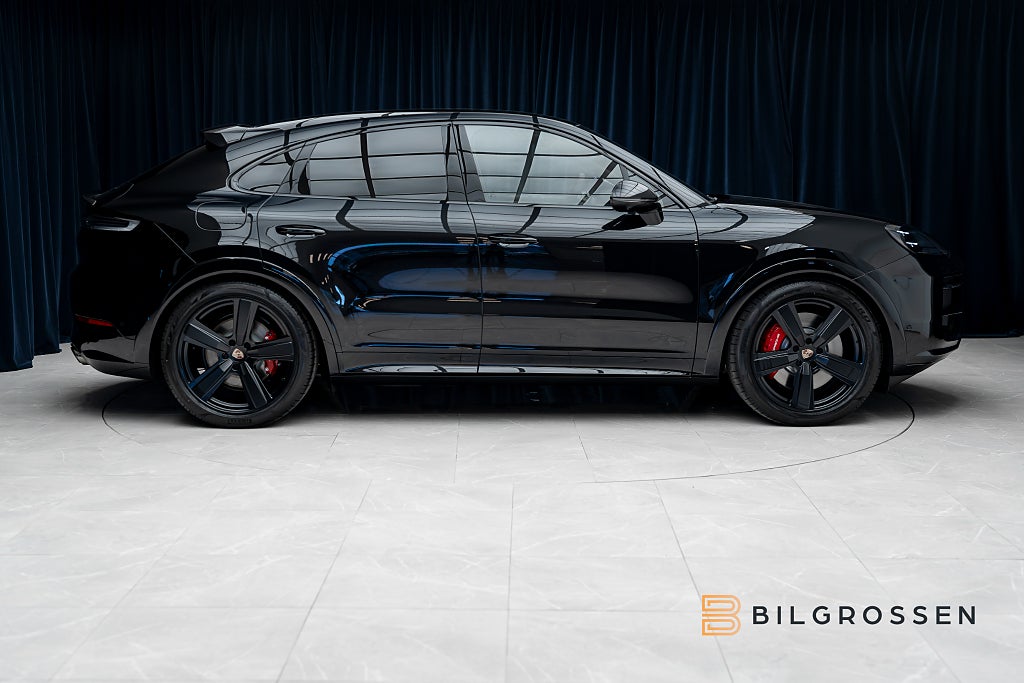 Porsche Cayenne GTS Coupé Kolfiber Burmester P-Disp Bakaxelstyrning NY