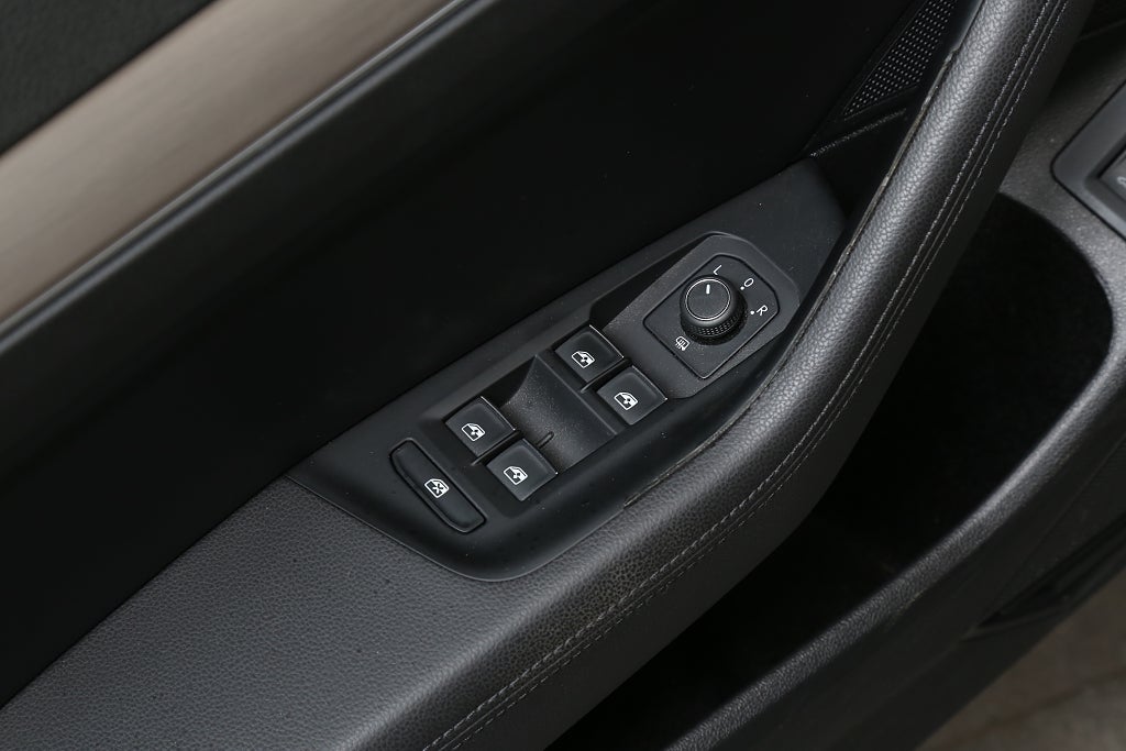 Volkswagen Passat TDI 190hk 4M Executive R-Line Drag Värmare 2018