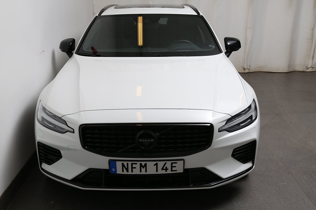Volvo V60 Recharge T8 392hk R-Design Pro Edition III AWD B&W Pano 2022