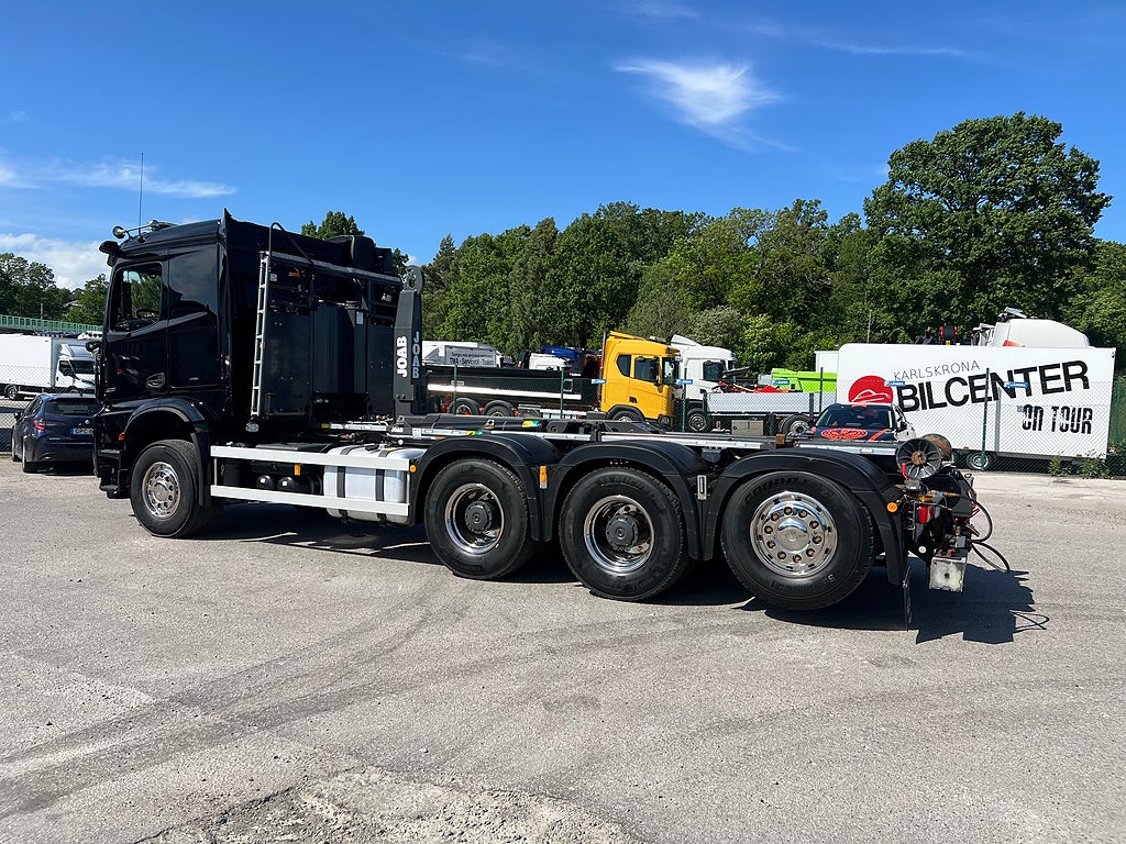 Mercedes-Benz Arocs 3251 Tridem Lastväxlare, Fullt Plogutrustad