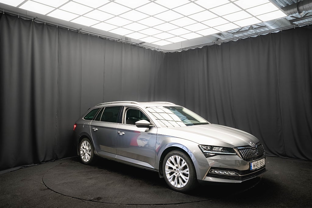 Skoda Superb iV BUSINESS LÄDER DRAG B-VÄRM ELSTOL 100% SoH MOMS
