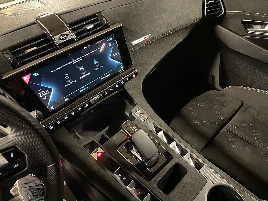 Bild på DS 7 Crossback E-Tense Performance 300hk 4x4 - ELBAKLUCKA