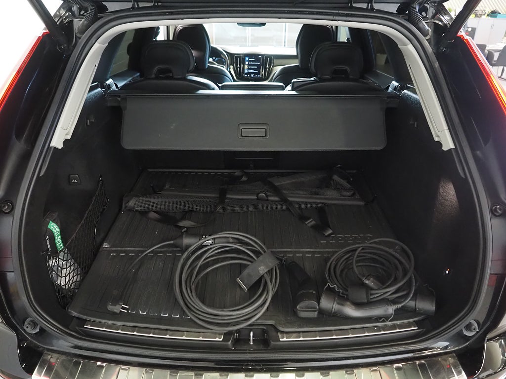 Volvo XC60 Recharge T6 AWD Inscription Pano Drag VOC Kamera Läder 2021