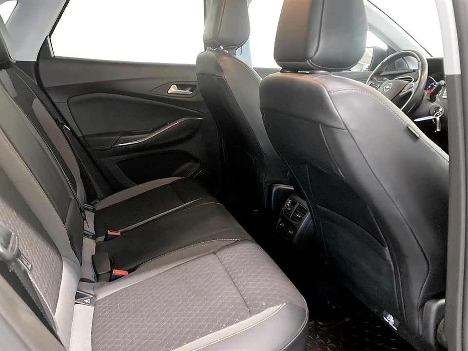 Bild på Opel Grandland X Design Line 1.2 Turbo 130hk Aut KAMPANJRÄNTA 3,99%