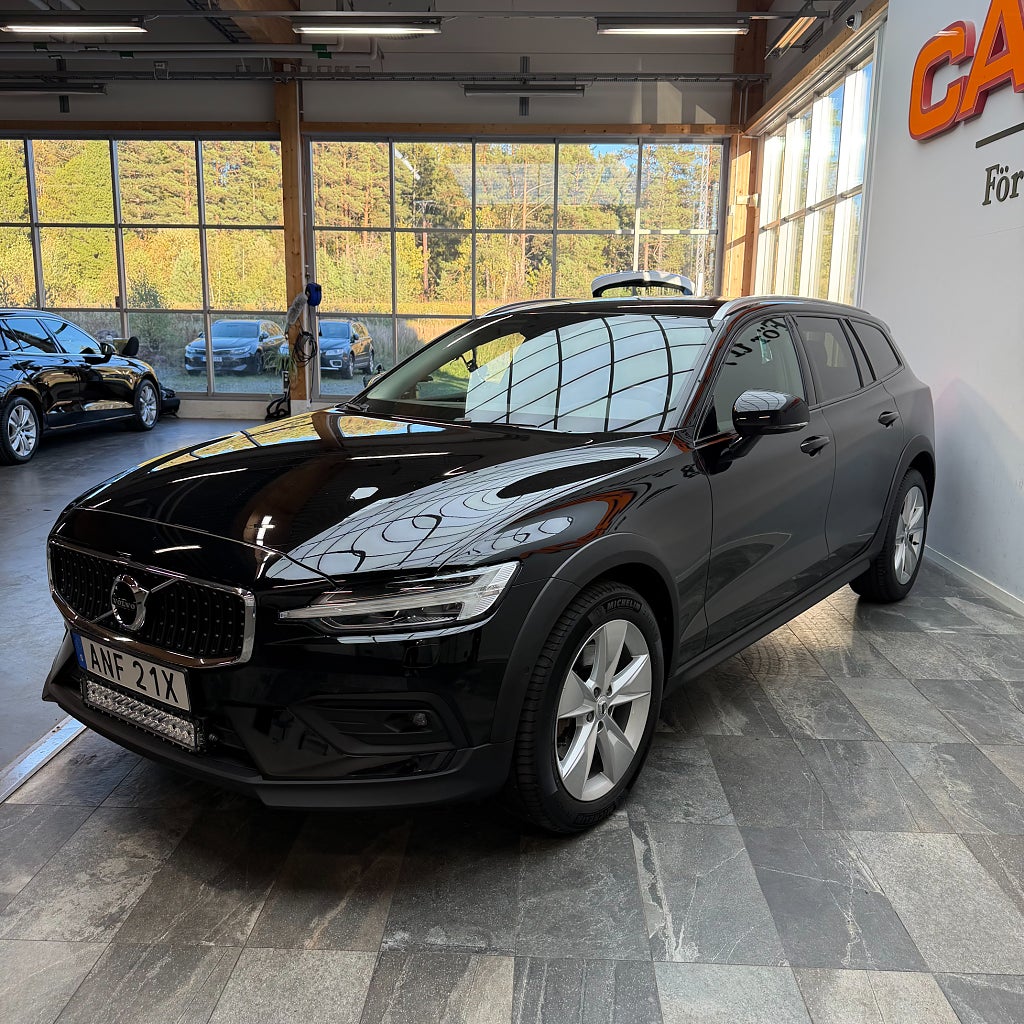 Volvo V60 Cross Country B4 AWD Geartronic Advanced SE Backkamera Skinn