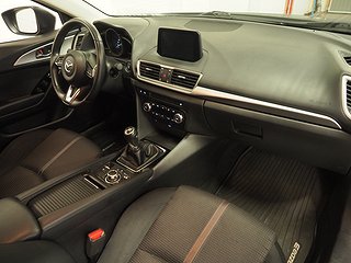 Halvkombi Mazda 3 9 av 19