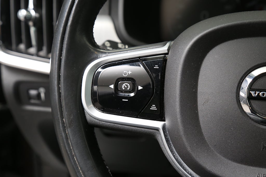 Volvo V90 T4 190hk Momentum SE Aut Head-up Kamera VOC Drag 2019
