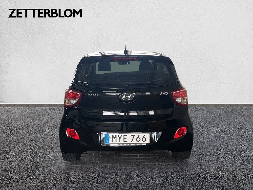 Halvkombi Hyundai i10 4 av 13