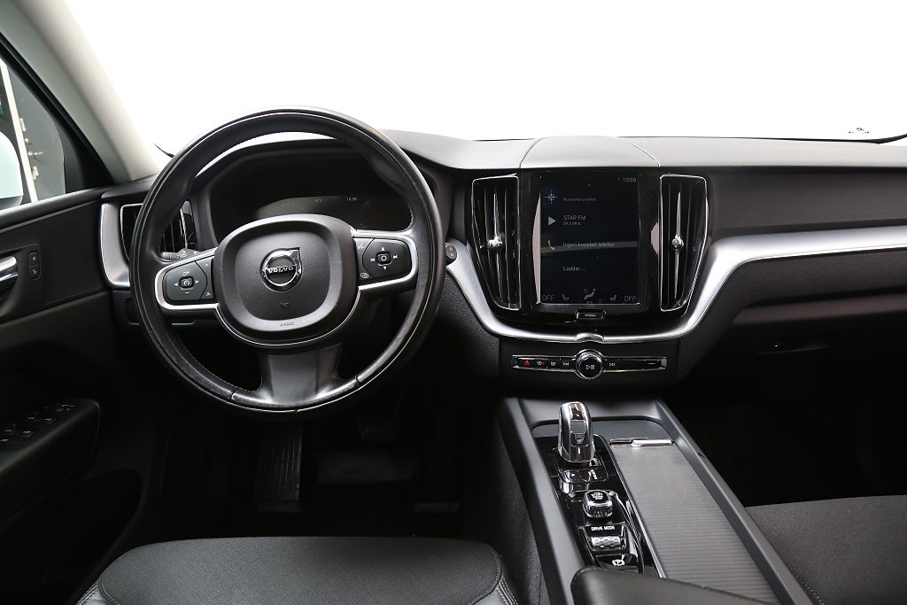Volvo XC60 T8 Twin Engine Momentum Adv AWD Orrefors Panorama Drag