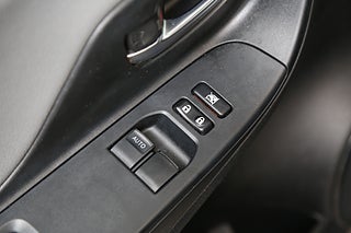 Halvkombi Toyota Yaris 13 av 23