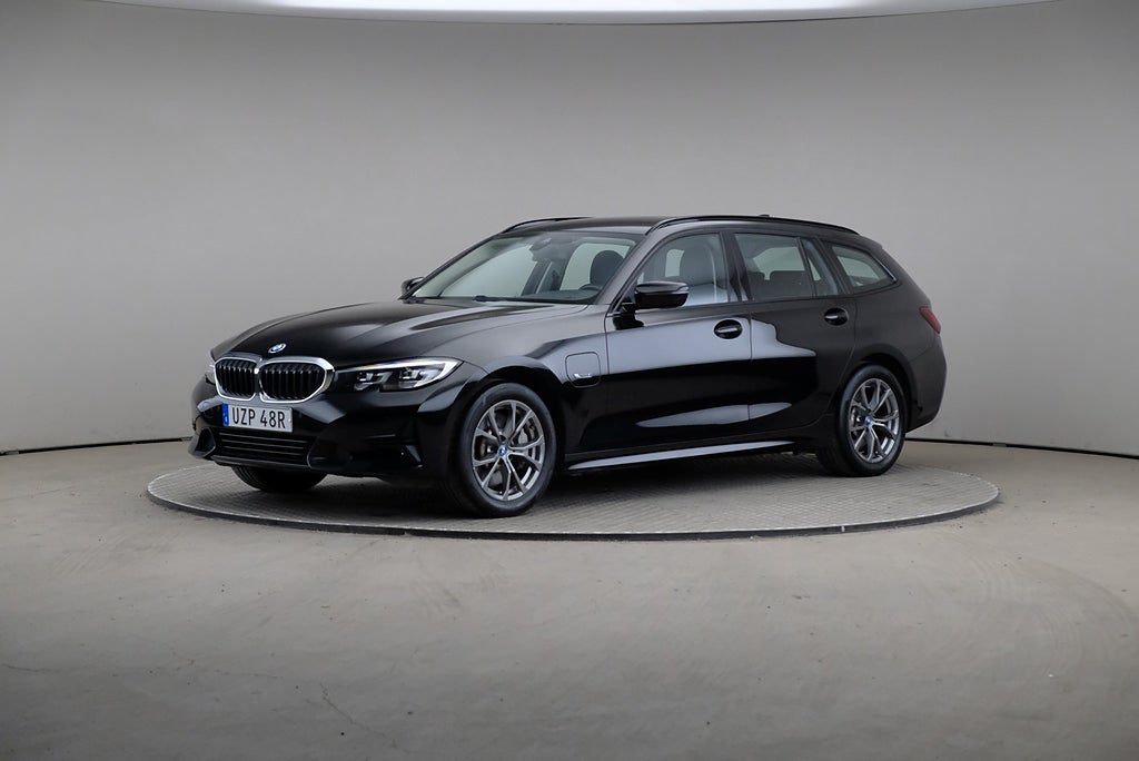 BMW 330e 3 292hk xDrive Touring Connected Rattvärme