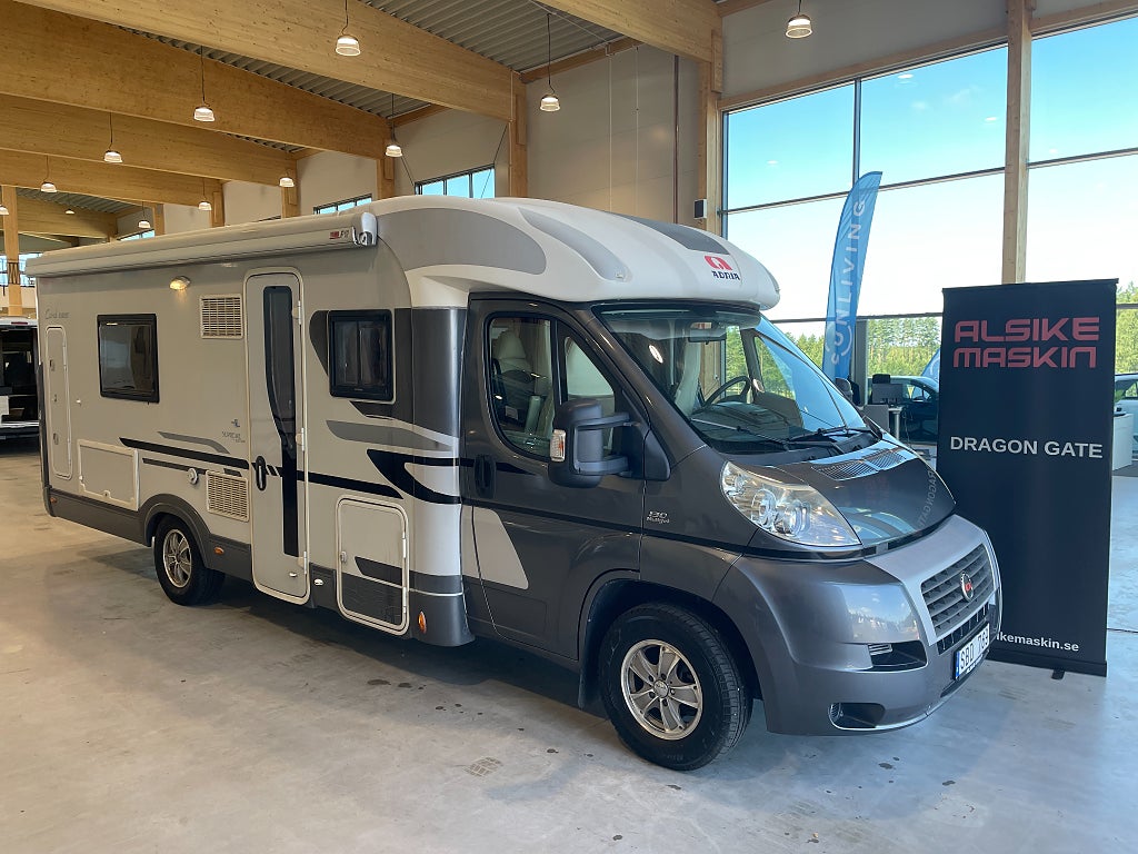 Adria Coral Supreme 680ST / B-körkort / Fransk bädd / Fint skick 