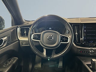 Volvo XC60 B5 AWD Geartronic R-Design S&V/H/K/Drag/Kamera/Värmare – bild 9
