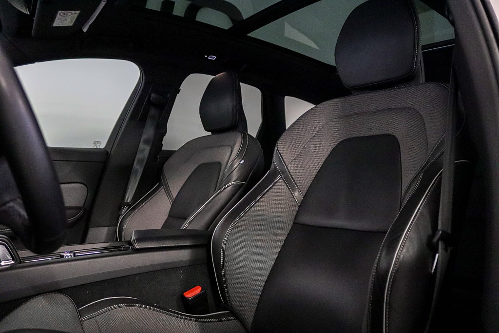 Volvo XC60 Recharge T8 AWD R-Design H/K Pano Värmare Drag